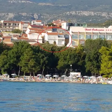 Apartman Lara *