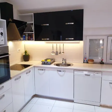 Apartament Lara *